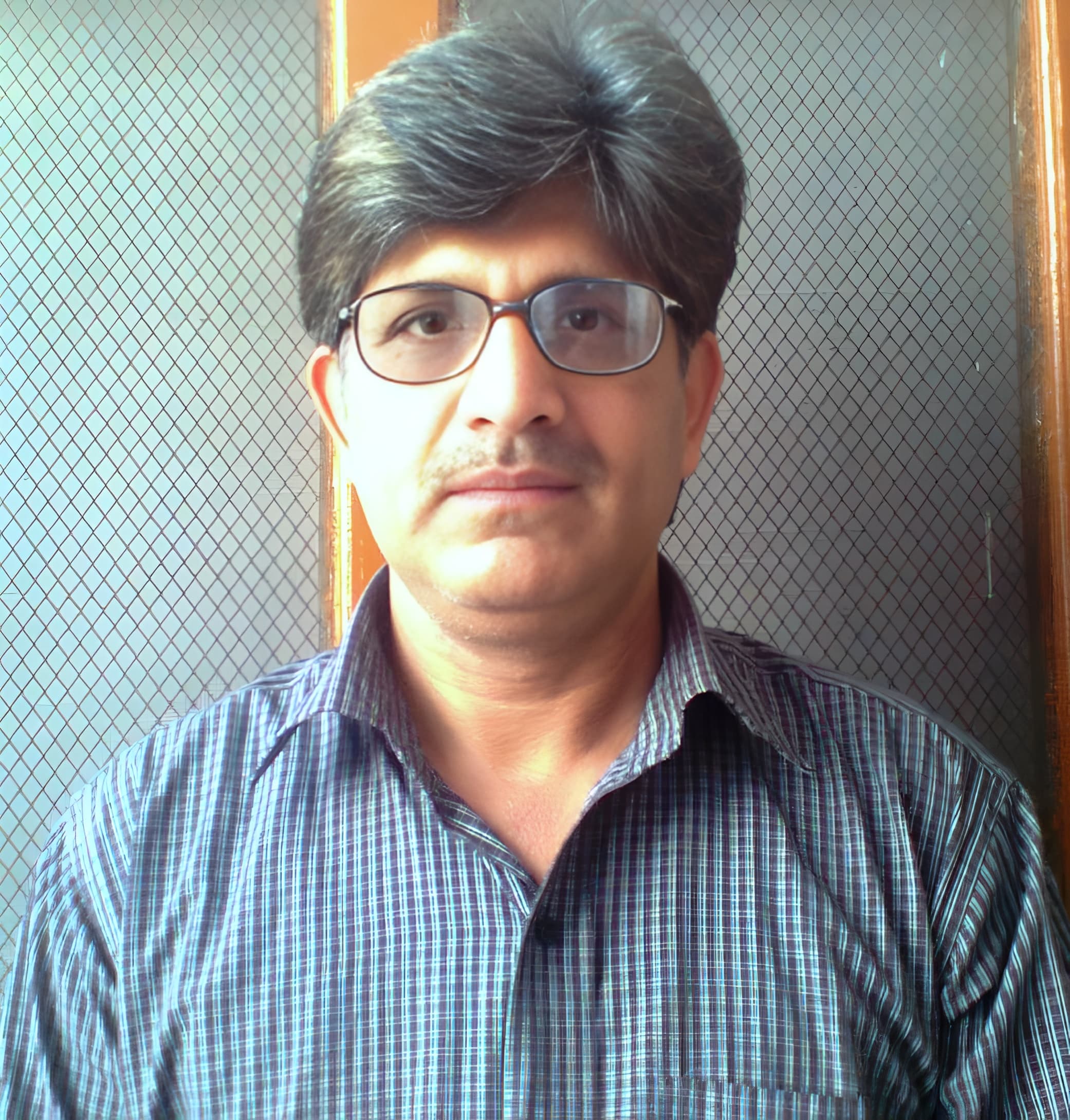 Dr Naresh Vashishtha